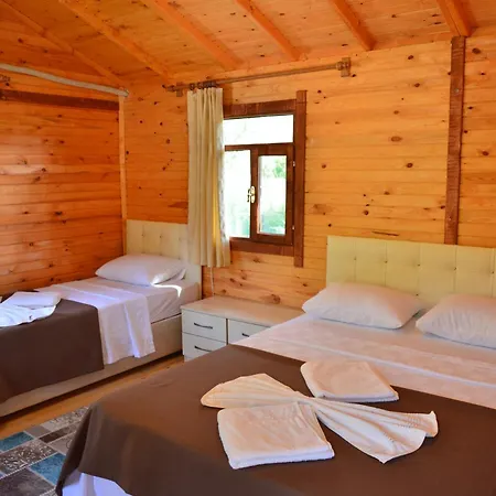 Gorge Club Hotel *